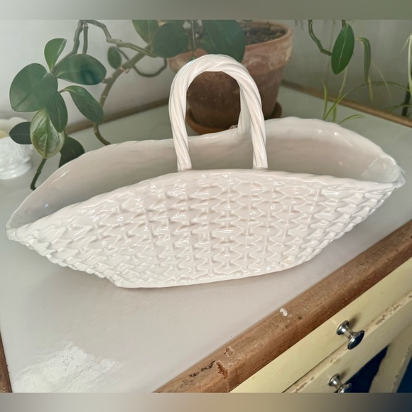 Savoir Vivre White Ceramic Basket with Strawberries for Fruit, Flowers, Plants - Picture 4 of 7